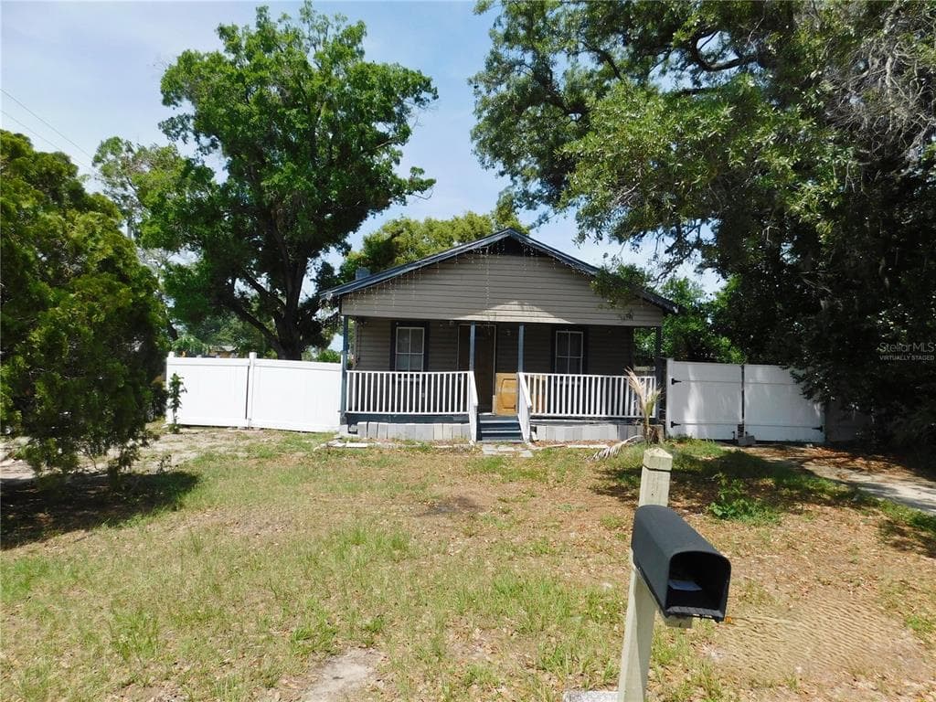 8412 N SEMINOLE AVENUE TAMPA, FL 33604