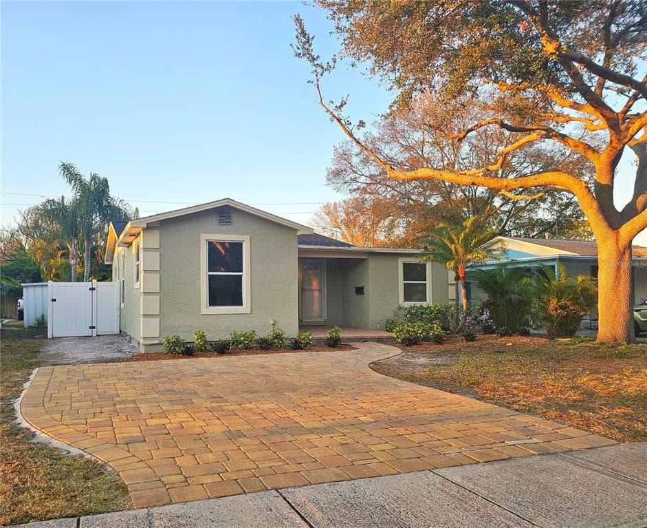 5610 KELLY DRIVE N ST PETERSBURG, FL 33703