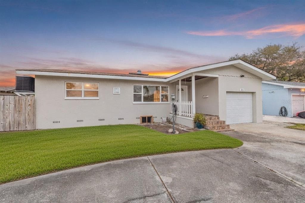 211 89TH AVENUE N ST PETERSBURG, FL 33702