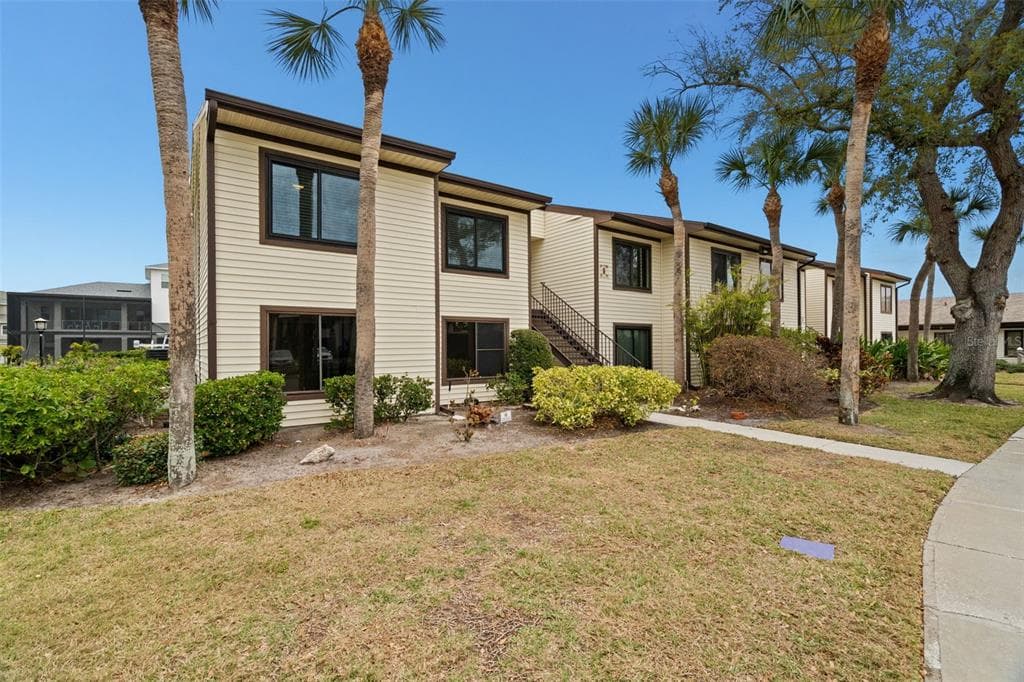 377 MOORINGS COVE DRIVE UNIT 9H TARPON SPRINGS, FL 34689