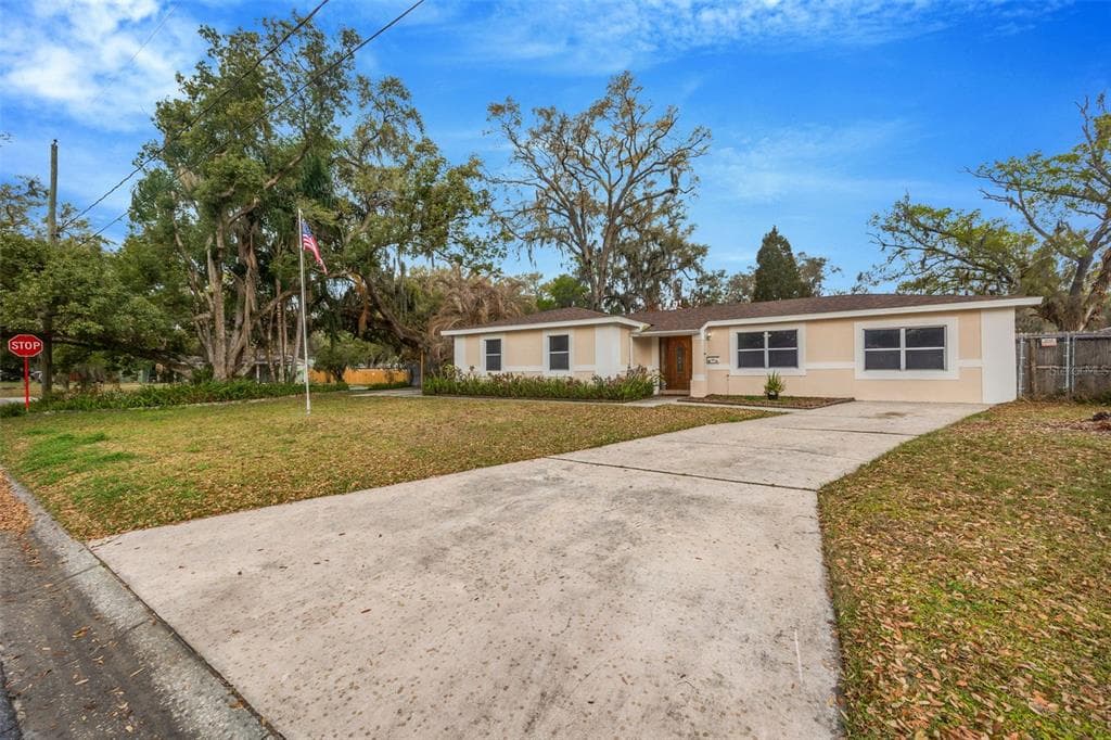 1201 N PALM DRIVE PLANT CITY, FL 33563