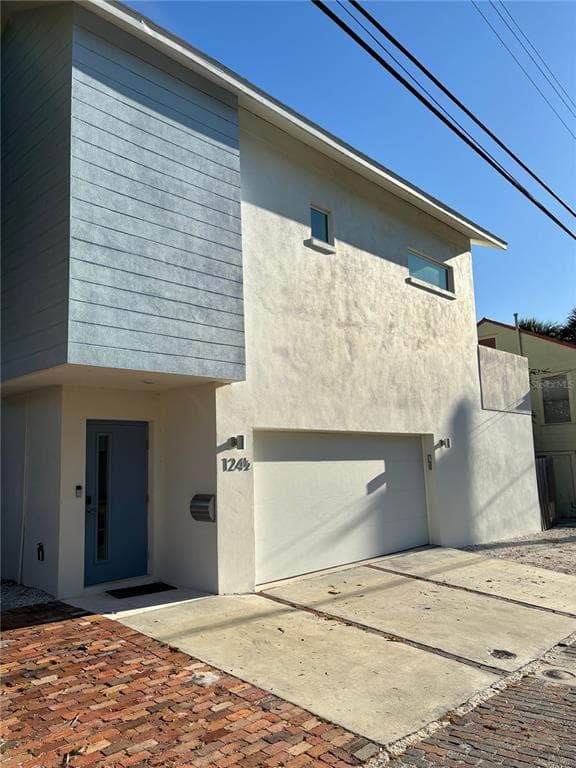 124 7TH AVENUE N UNIT 1/2 ST PETERSBURG, FL 33701