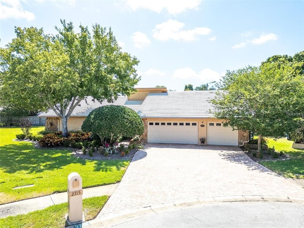 2715 MONTAGUE COURT E CLEARWATER, FL 33761