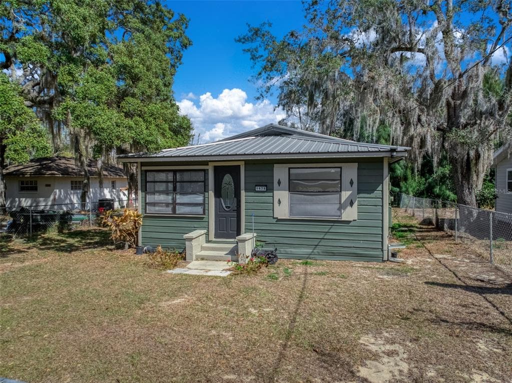 1628 WIGHTMAN AVENUE SEBRING, FL 33870