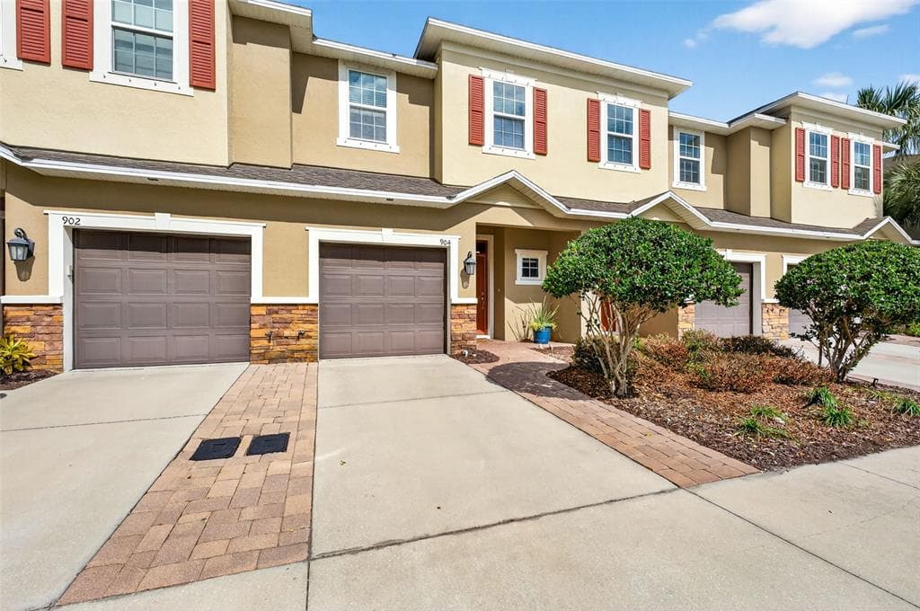 904 VINEYARD LANE OLDSMAR, FL 34677