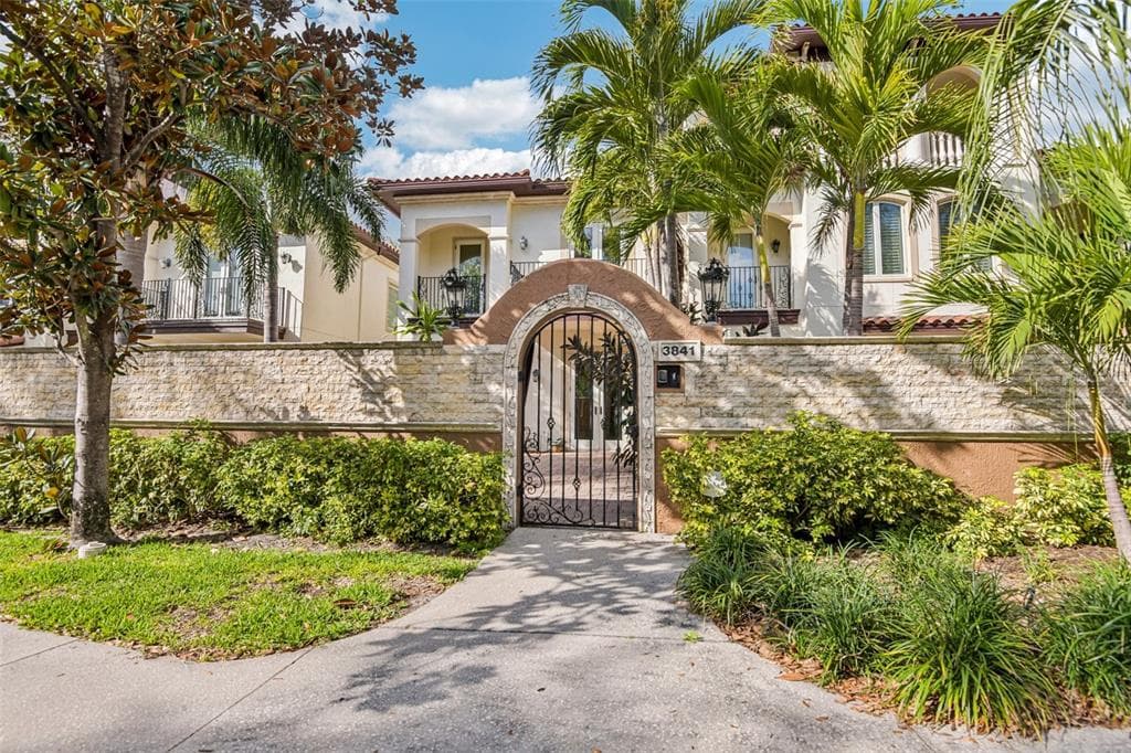 3841 W AZEELE STREET TAMPA, FL 33609
