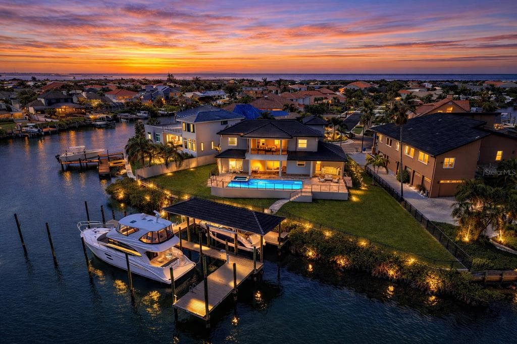 901 CAPRICCIO LANE APOLLO BEACH, FL 33572