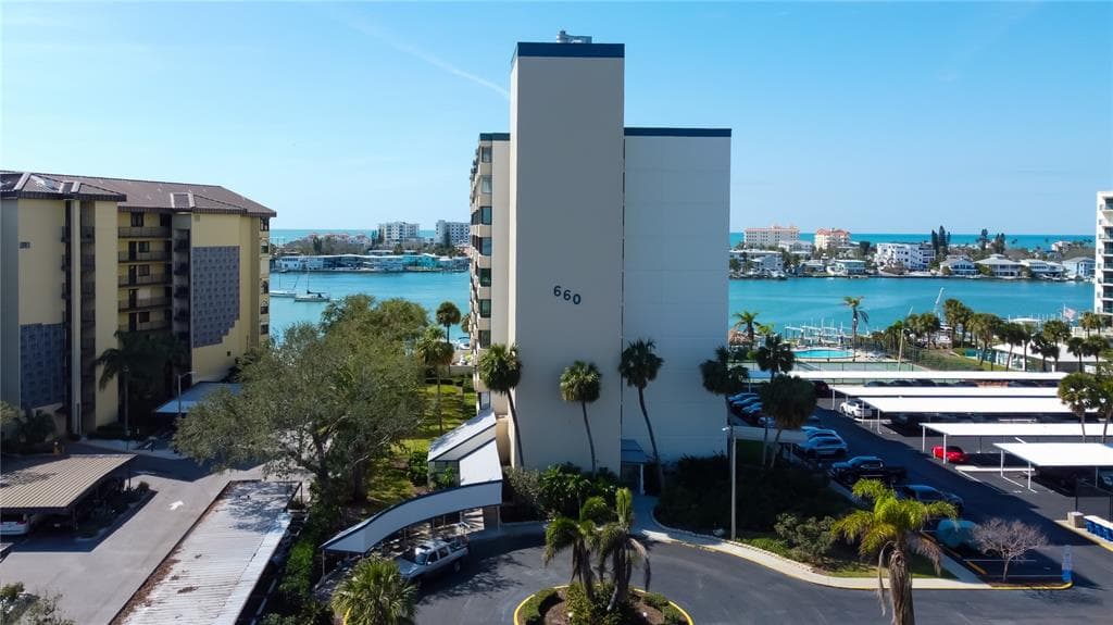 660 ISLAND WAY UNIT 903 CLEARWATER BEACH, FL 33767