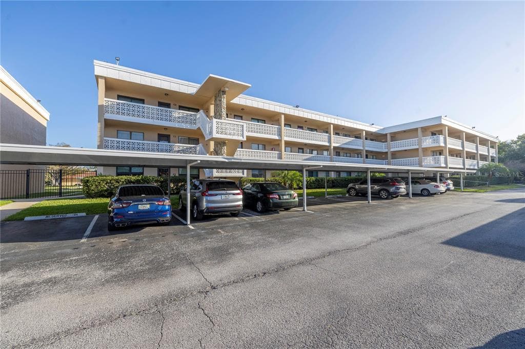 4920 LOCUST STREET NE UNIT 204 ST PETERSBURG, FL 33703