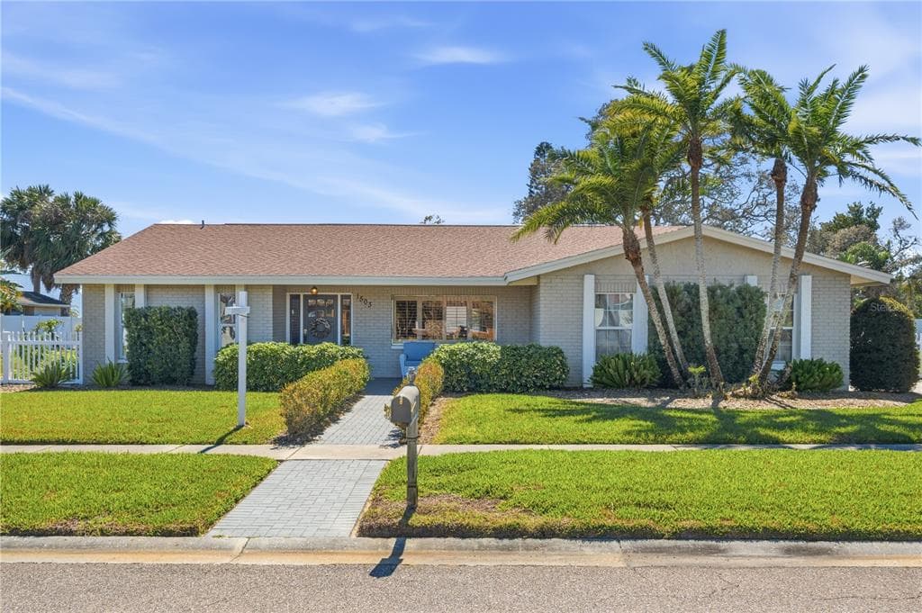 1503 TALLAHASSEE DRIVE TARPON SPRINGS, FL 34689