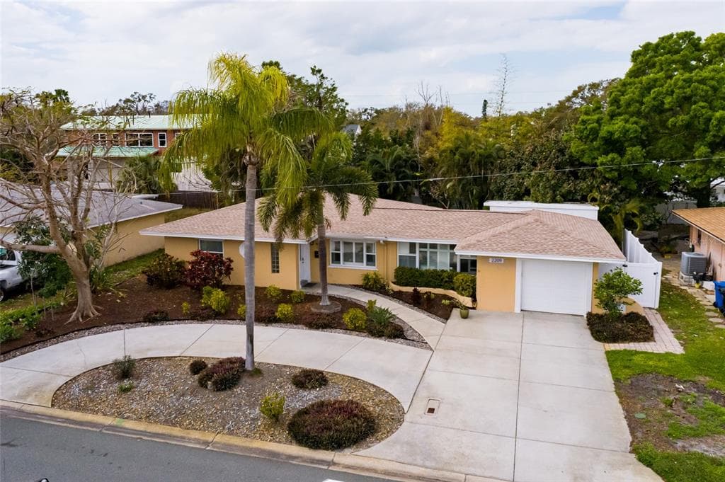 2209 SUNRISE DRIVE SE ST PETERSBURG, FL 33705