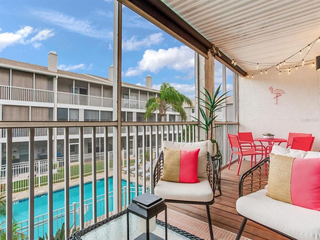 521 PINELLAS BAYWAY S UNIT 204 ST PETERSBURG, FL 33715