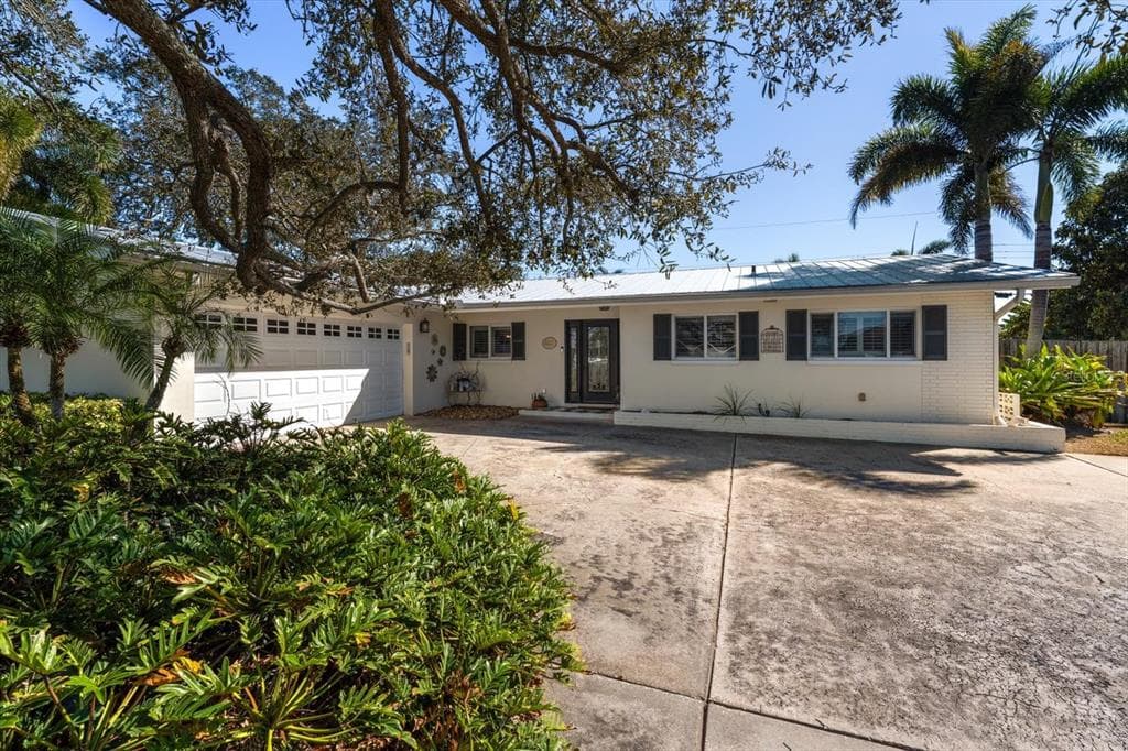 127 OAKWOOD DRIVE LARGO, FL 33770