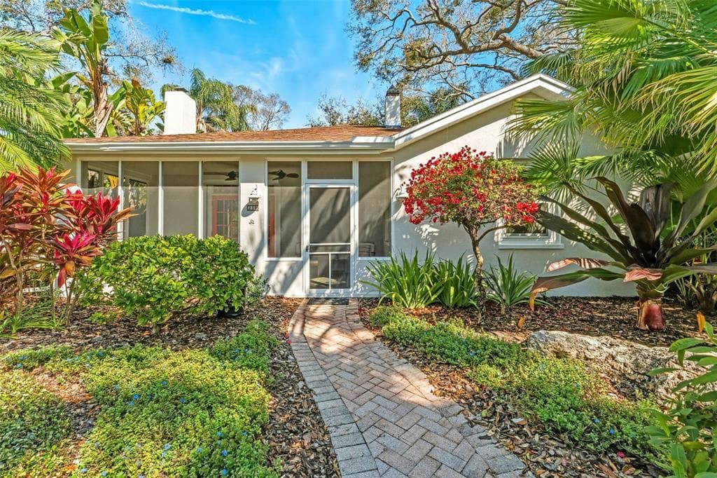 250 ABERDEEN STREET