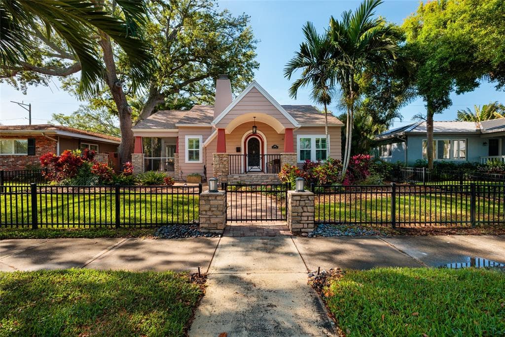 446 21ST AVENUE NE ST PETERSBURG, FL 33704