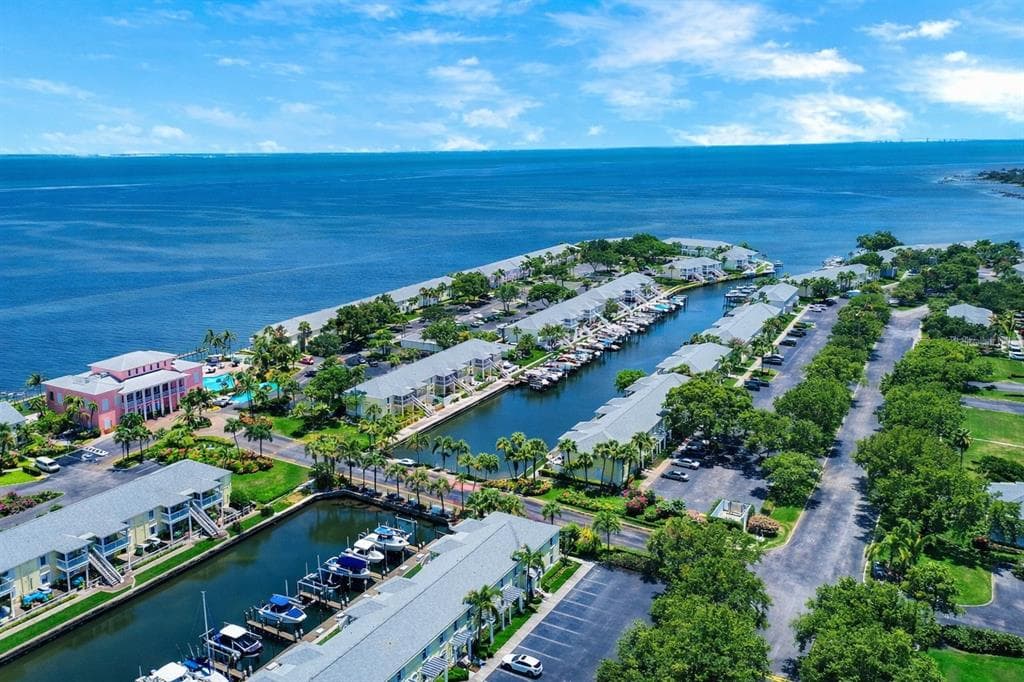 5048 BEACH DRIVE SE UNIT F ST PETERSBURG, FL 33705