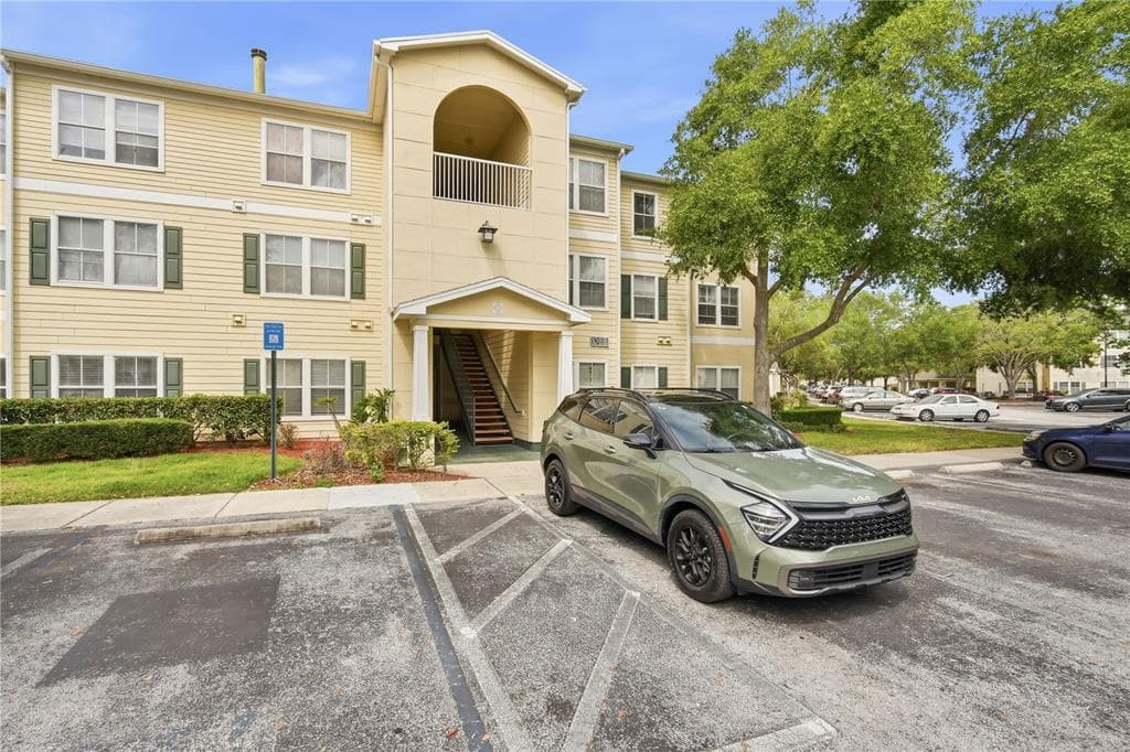 18125 STERLING GATE CIRCLE UNIT 18125 TAMPA, FL 33647