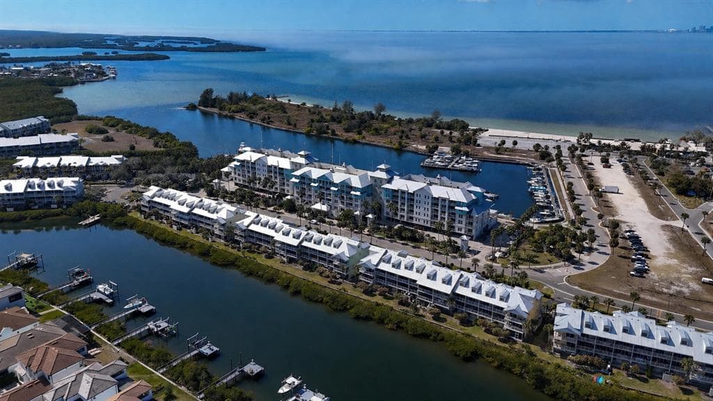 547 BAHIA BEACH BOULEVARD RUSKIN, FL 33570