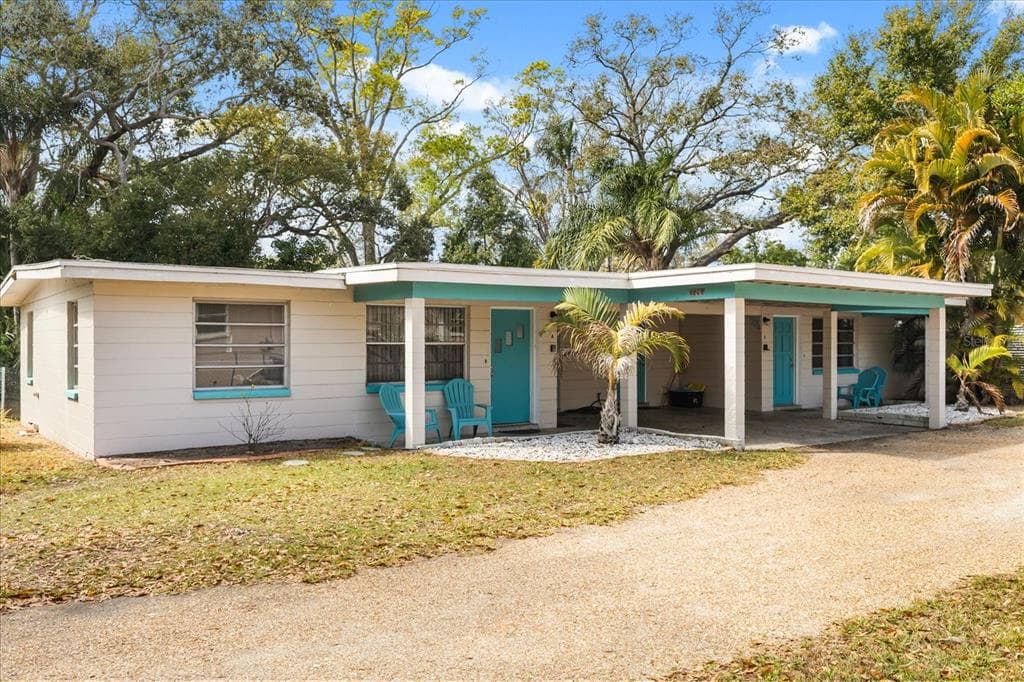 1595 HOWARD PLACE UNIT A & B LARGO, FL 33770