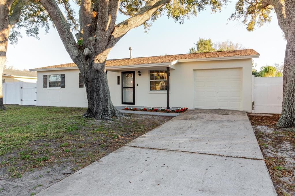 8568 95TH TERRACE SEMINOLE, FL 33777