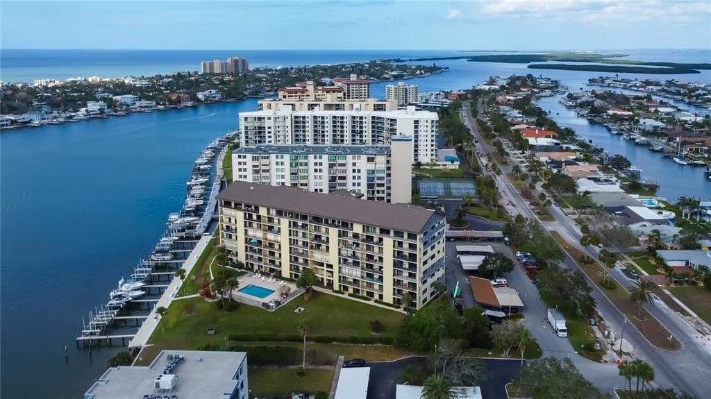 650 ISLAND WAY UNIT 206 CLEARWATER BEACH, FL 33767