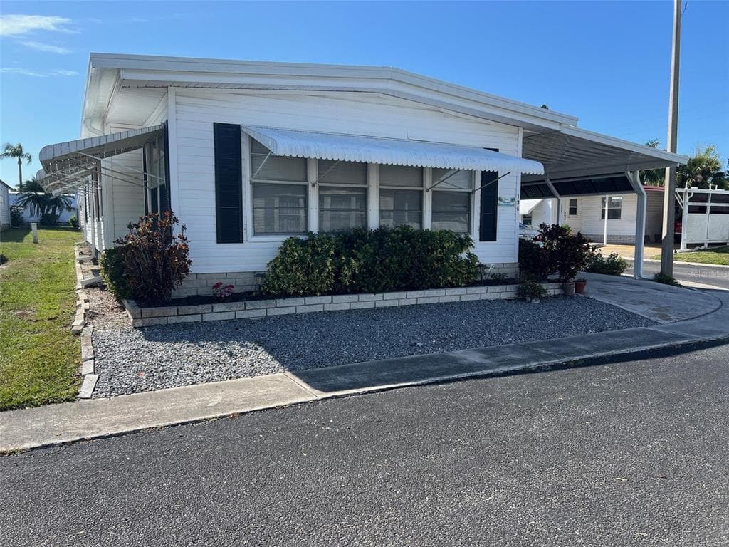 136 ROYAL PALM CIRCLE LARGO, FL 33778