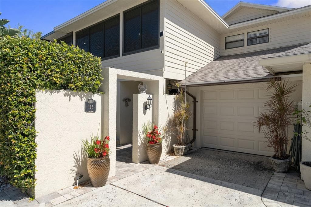 115 COLONY SOUTH DRIVE TARPON SPRINGS, FL 34689