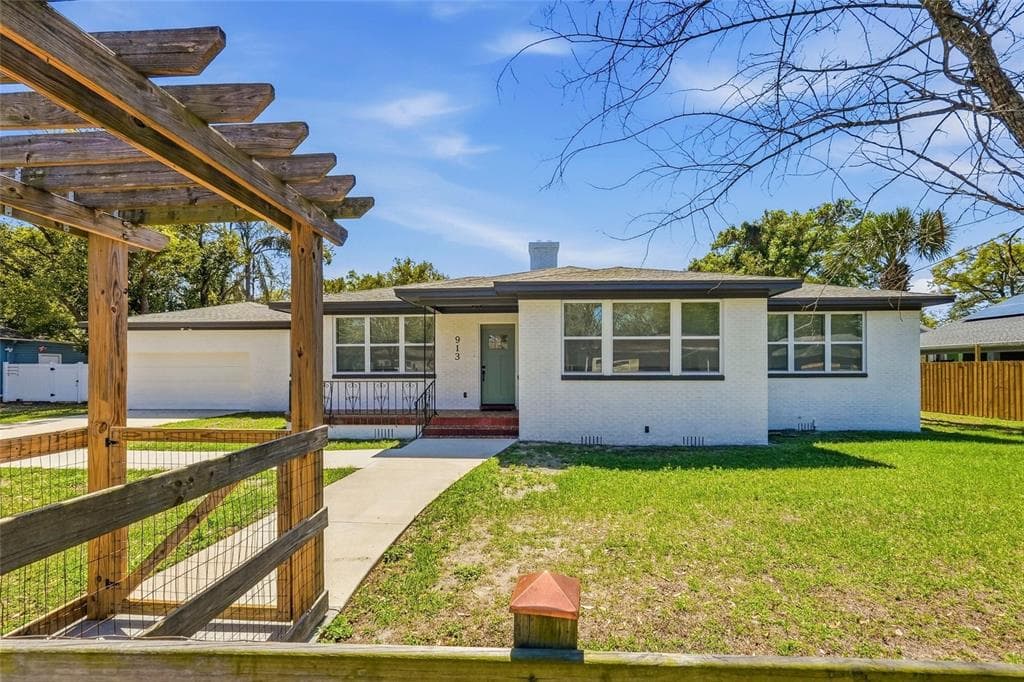 913 E GENESEE STREET TAMPA, FL 33603
