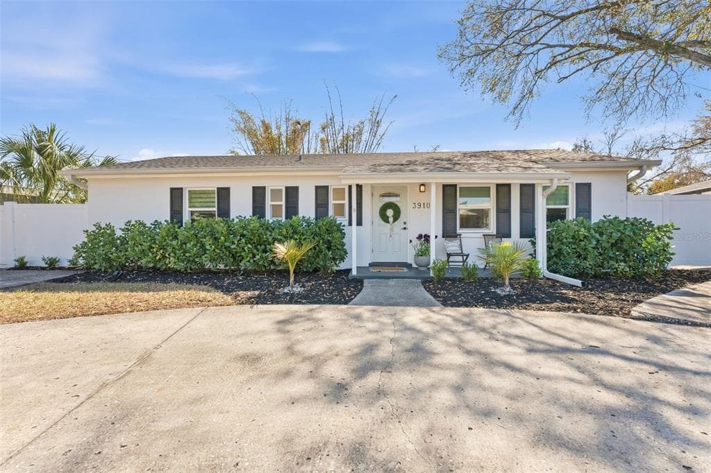 3910 W PAXTON AVENUE TAMPA, FL 33611