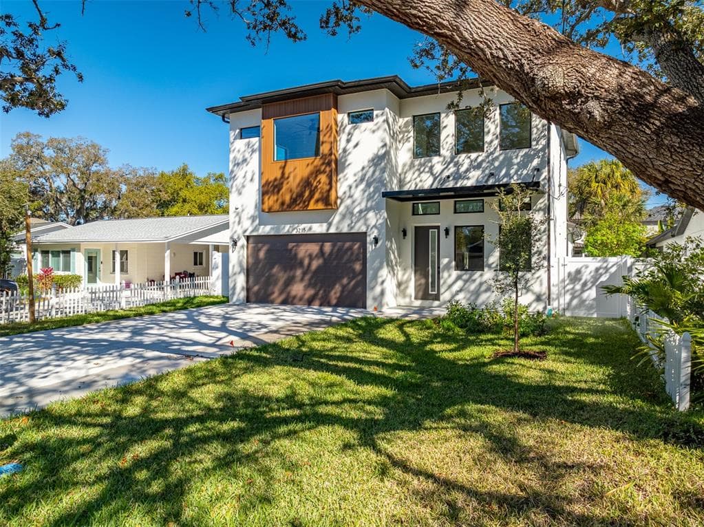 3215 W PRICE AVENUE TAMPA, FL 33611