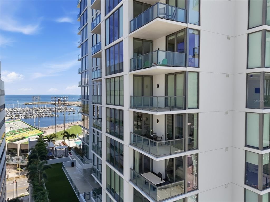 301 1ST STREET S UNIT 1104 ST PETERSBURG, FL 33701