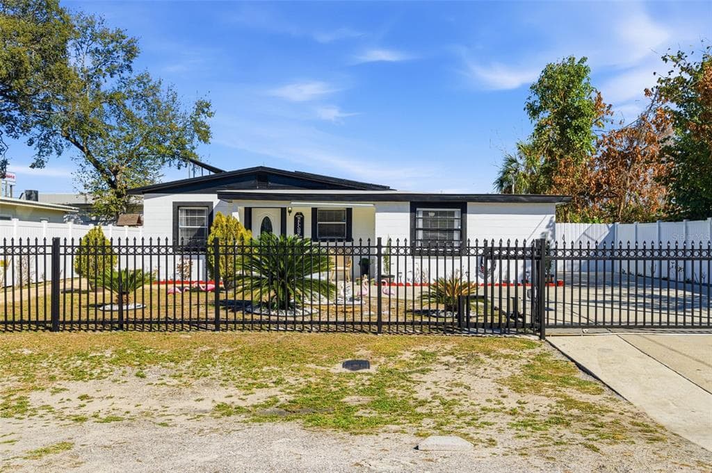 8907 N TAMPA STREET TAMPA, FL 33604