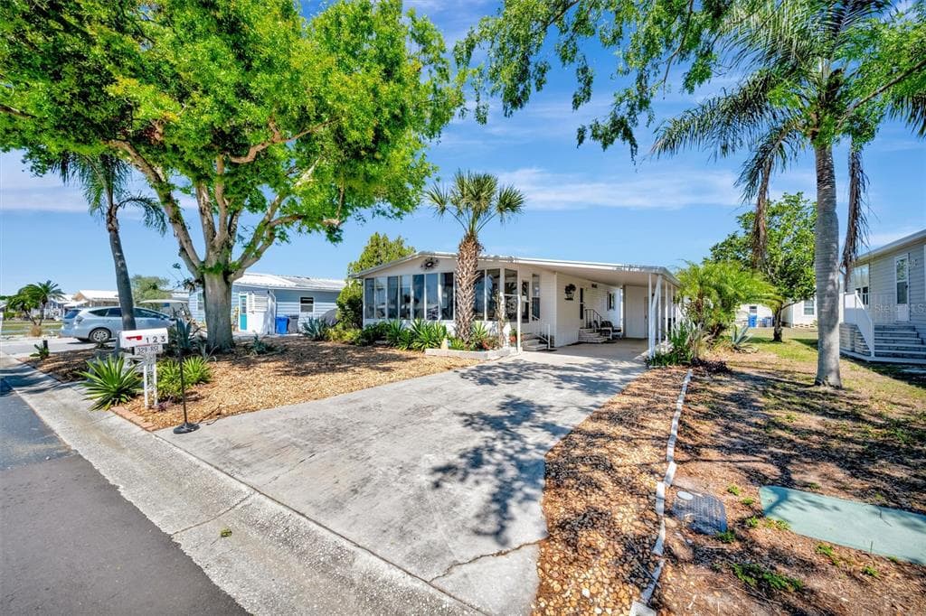 123 S SAINT THOMAS CIRCLE APOLLO BEACH, FL 33572
