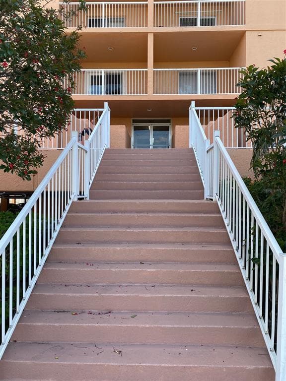 7430 SUNSHINE SKYWAY LANE S UNIT 305 ST PETERSBURG, FL 33711