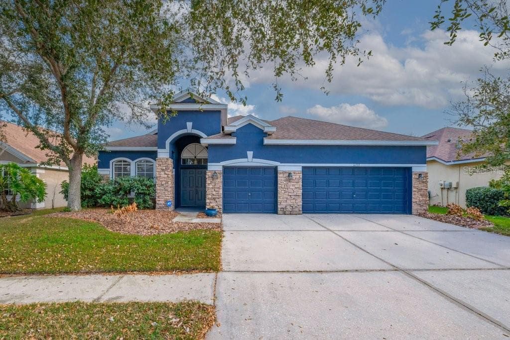 16315 BRIDGELAWN AVENUE LITHIA, FL 33547
