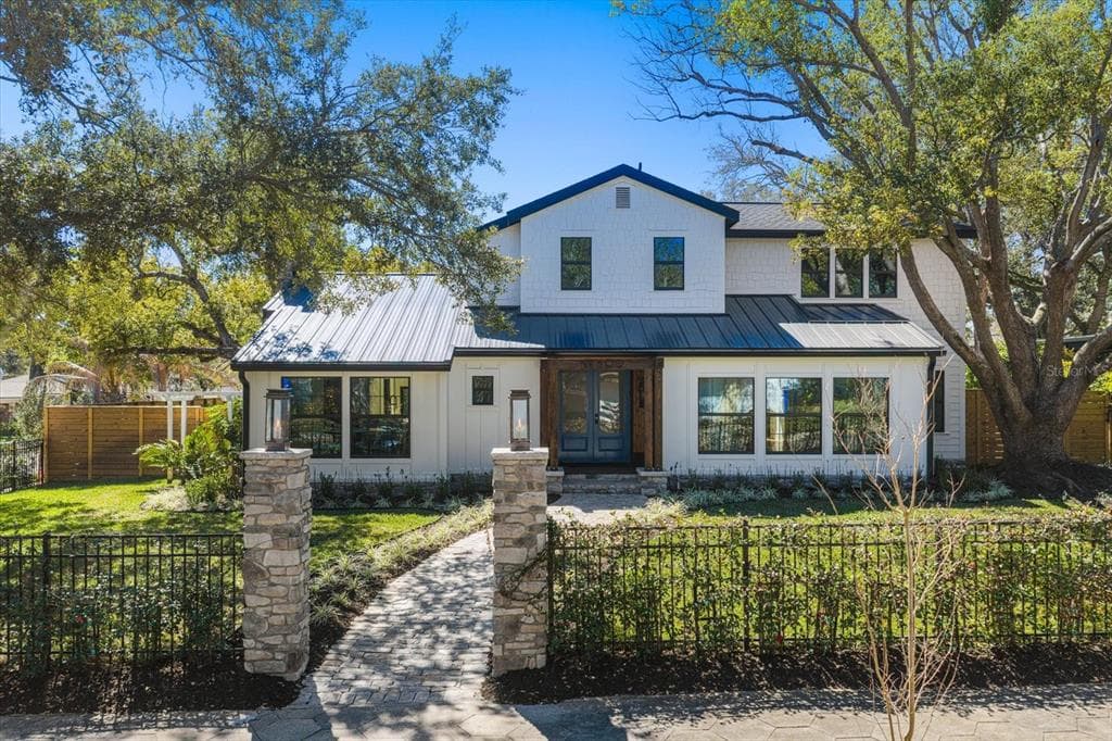 800 17TH AVENUE N ST PETERSBURG, FL 33704