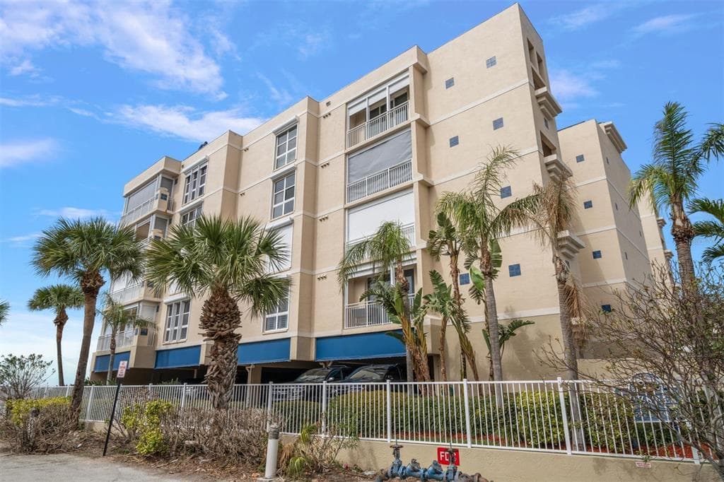 2 15TH AVENUE UNIT 304 INDIAN ROCKS BEACH, FL 33785