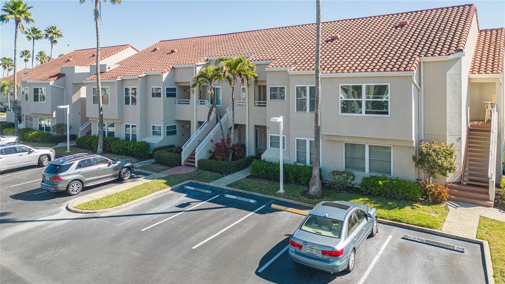 6080 BAHIA DEL MAR CIRCLE UNIT 113 ST PETERSBURG, FL 33715