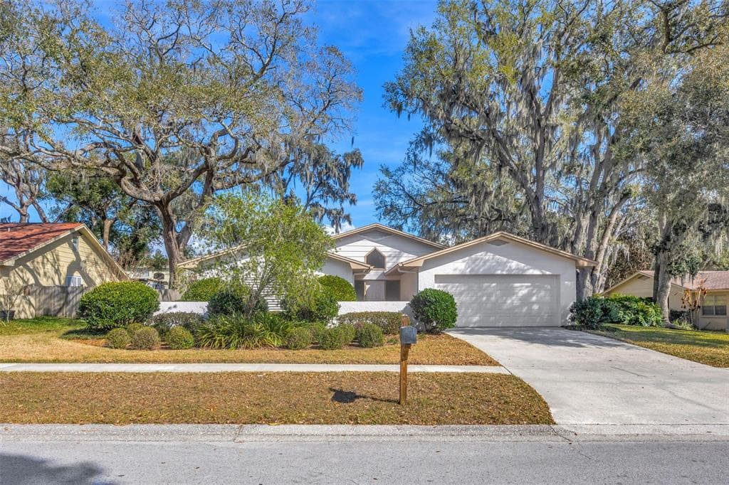 1011 MEADOWCREST DRIVE VALRICO, FL 33594