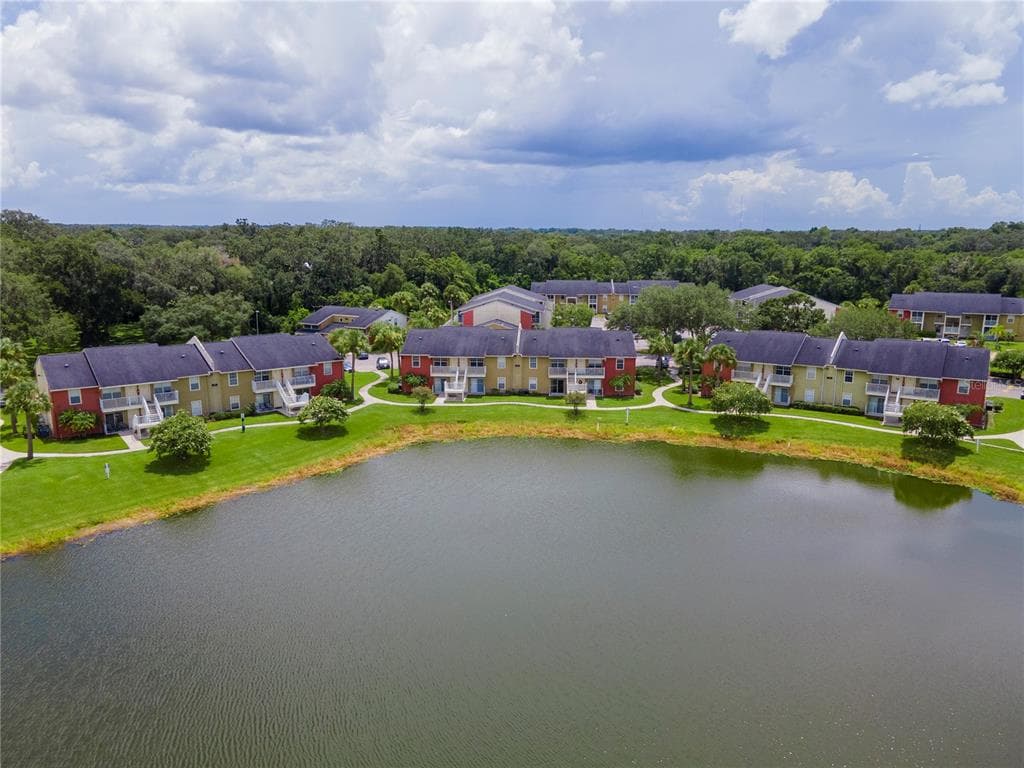 302 LAKE PARSONS GREEN UNIT 107 BRANDON, FL 33511