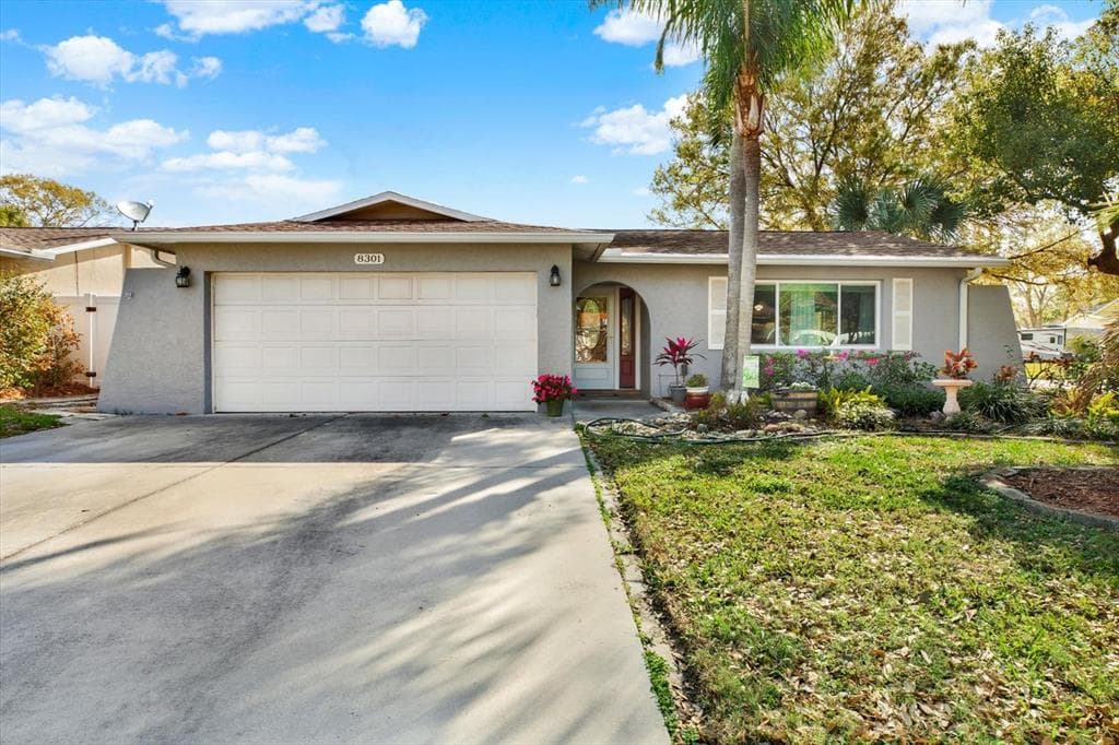 8301 MONARCH CIRCLE SEMINOLE, FL 33772