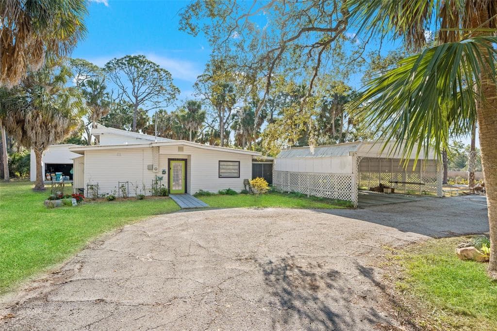 1524 INDIAN BAY ROAD HERNANDO BEACH, FL 34607