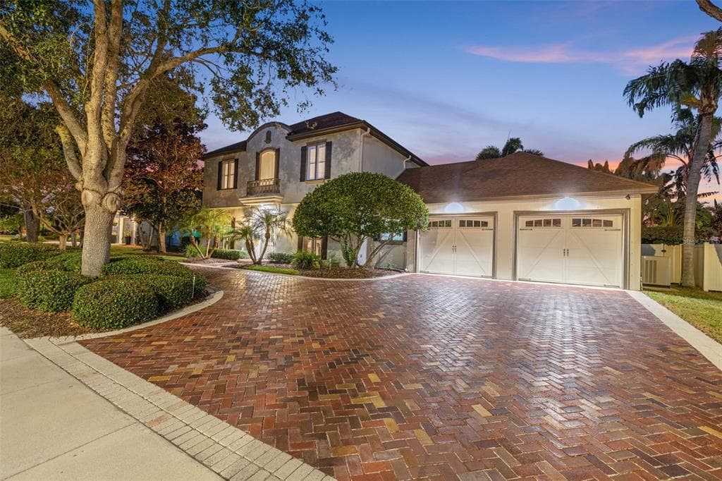 324 CARL AVENUE BELLEAIR, FL 33756