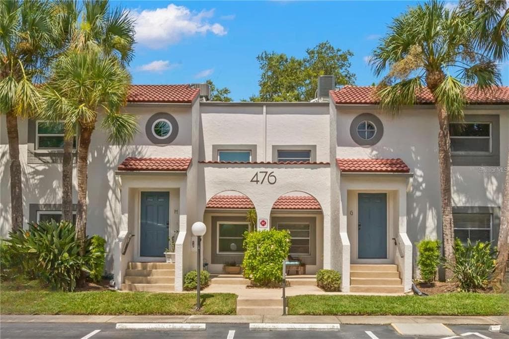 476 SANTA CRUZ PLACE NE UNIT B ST PETERSBURG, FL 33703
