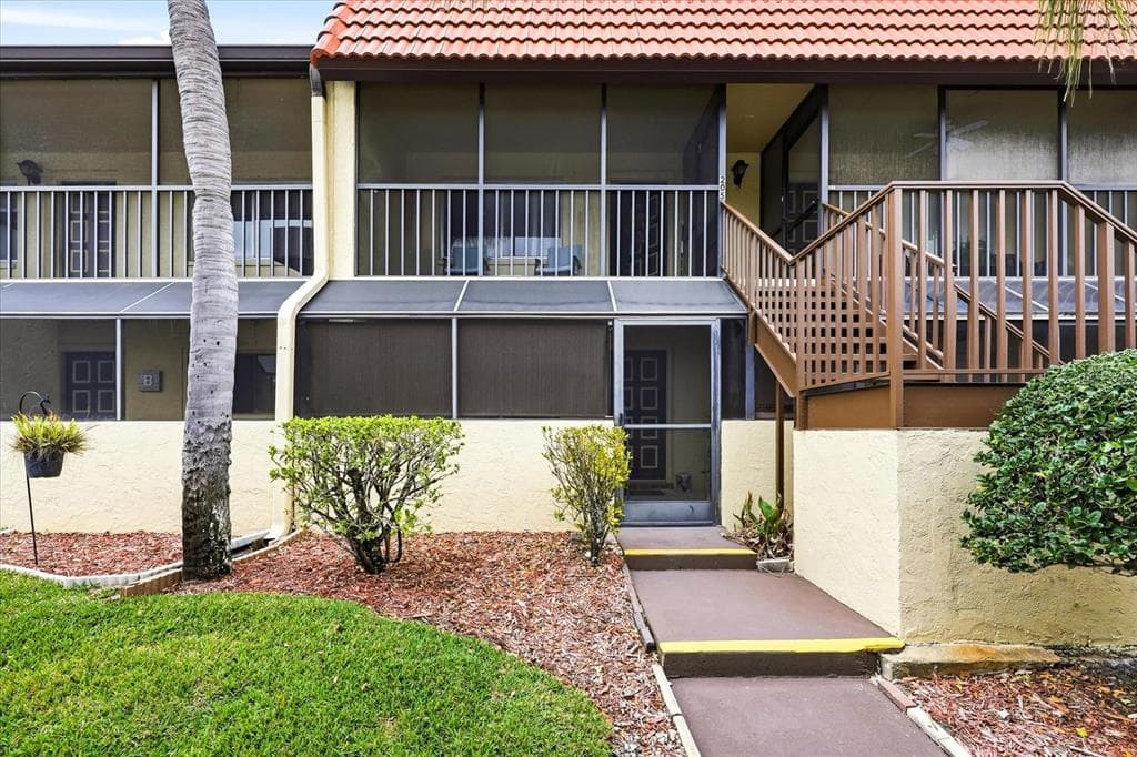 2420 WINDING CREEK BOULEVARD UNIT 105 CLEARWATER, FL 33761