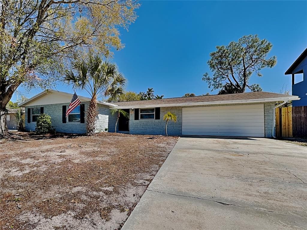 5811 OXFORD DRIVE TAMPA, FL 33615