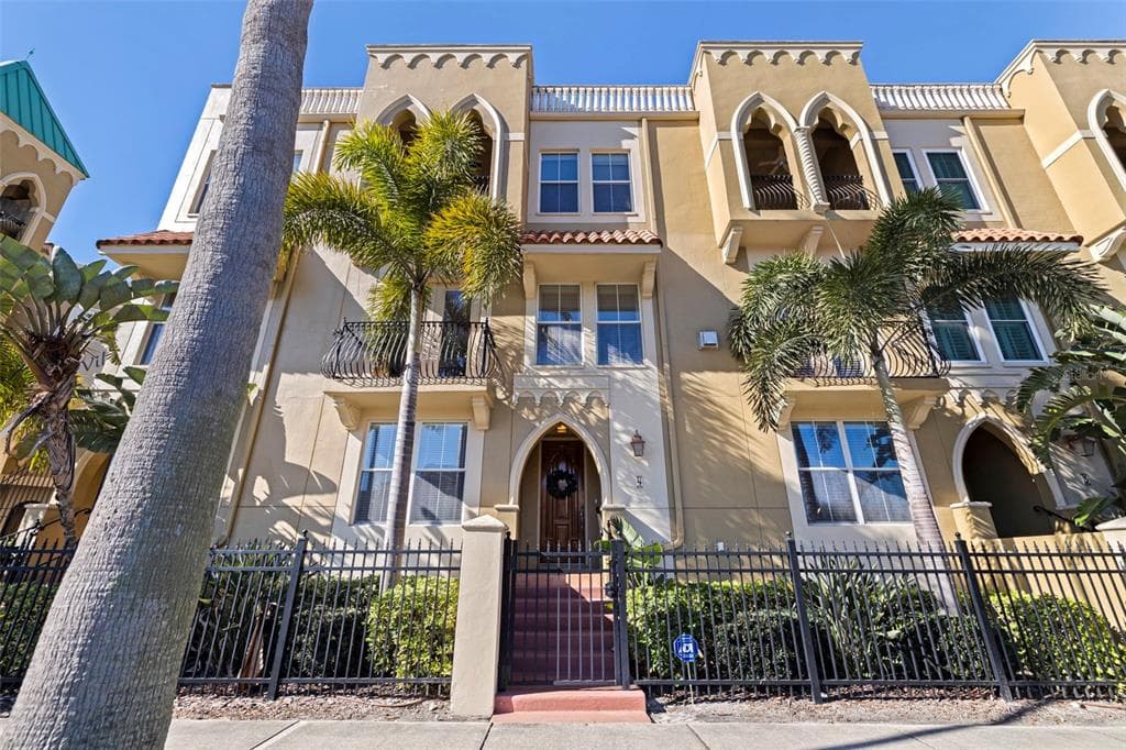 114 E DAVIS BOULEVARD UNIT 4