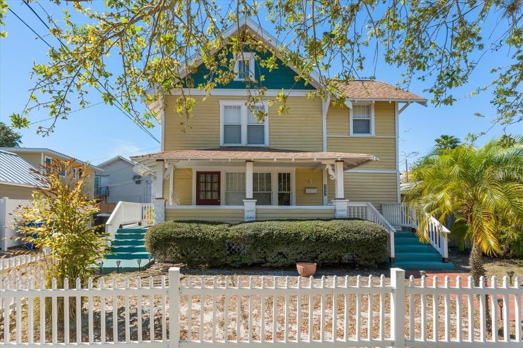 916 2ND STREET N UNIT B ST PETERSBURG, FL 33701