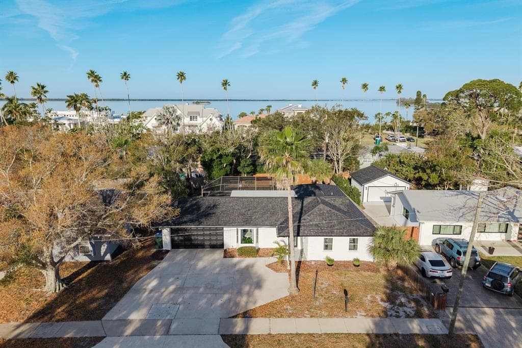 1762 BAYSHORE BOULEVARD DUNEDIN, FL 34698