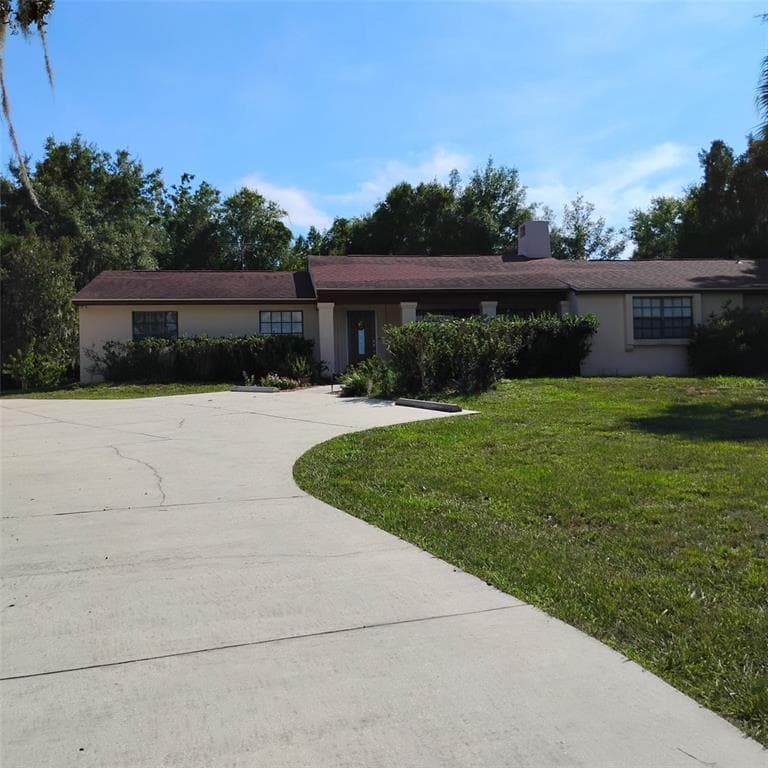 8943 SILVER LAKE DRIVE LEESBURG, FL 34788